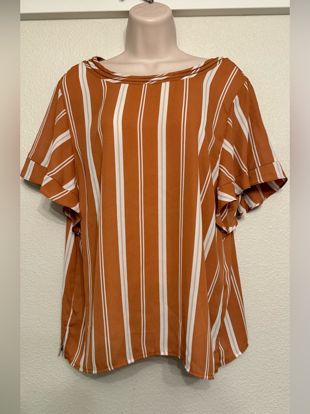 Liz Claiborne Brown Tan White Striped Short Flutter Sleeve Round Neck Top Medium